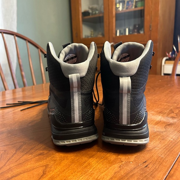 ALTRA Black Mid Sneaker ALL-WTHR Boots, 10.5 - Picture 5 of 10